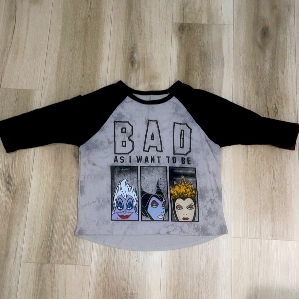 Disney villain baseball tee. Size large